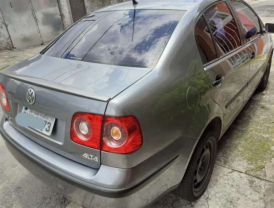 VOLKSWAGEN-POLO SEDAN-2007