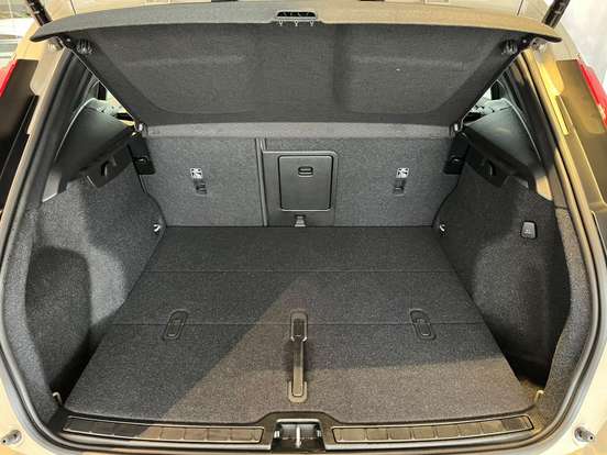 VOLVO-EX40-2026
