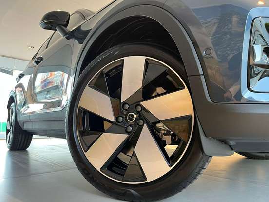 VOLVO-EX40-2026