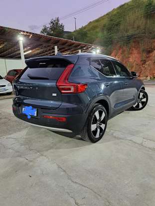VOLVO-XC40-2021
