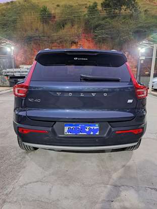 VOLVO-XC40-2021