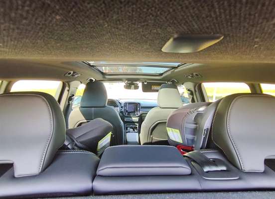 VOLVO-XC40-2023