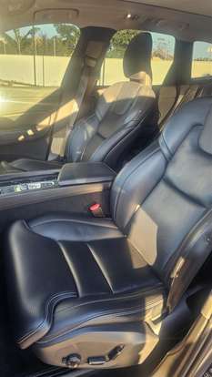VOLVO-XC60-2019