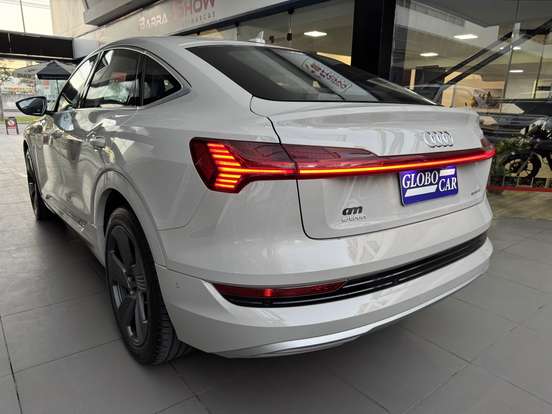 AUDI-E-TRON-2021