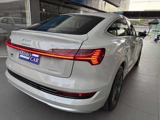 AUDI-E-TRON-2021