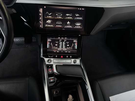 AUDI-E-TRON-2021
