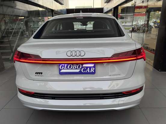 AUDI-E-TRON-2021