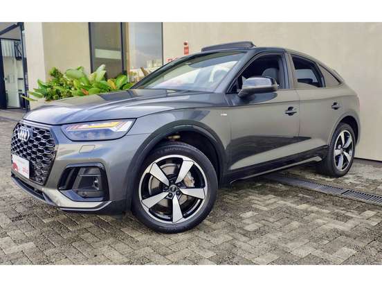 AUDI-Q5-2021