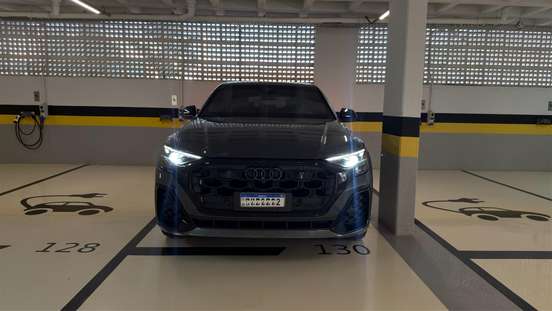 AUDI-Q8-2025