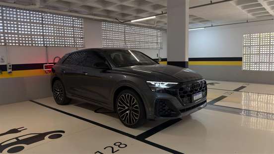 AUDI-Q8-2025