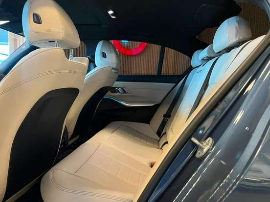 BMW-320i-2025