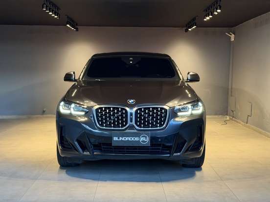 BMW-X4-2022