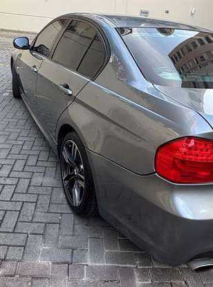 BMW-318i-2011