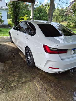 BMW-320i-2024