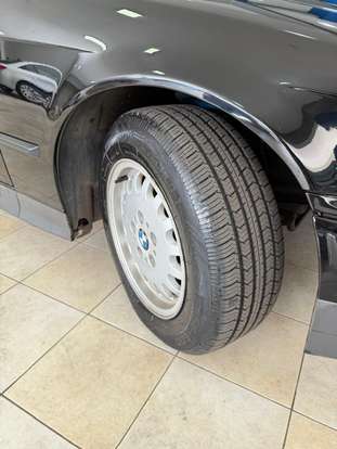 BMW-325i-1993