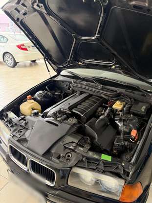 BMW-325i-1993