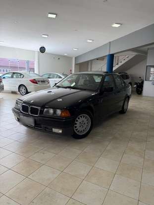 BMW-325i-1993
