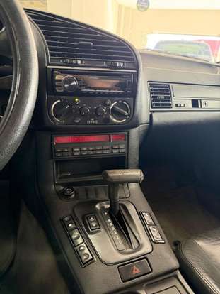 BMW-325i-1993
