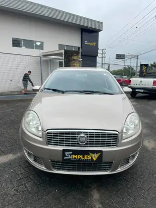 FIAT LINEA 1.8 ESSENCE 16V FLEX 4P MANUAL FIAT LINEA 1.8 ESSENCE 16V FLEX 4P MANUAL