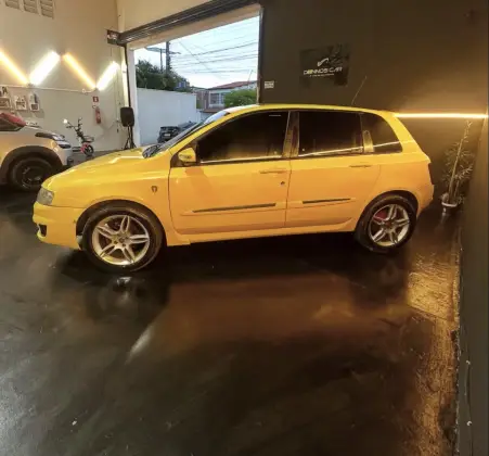 FIAT STILO 1.8 MPI SPORTING 8V FLEX 4P AUTOMÁTICO FIAT STILO 1.8 MPI SPORTING 8V FLEX 4P AUTOMÁTICO