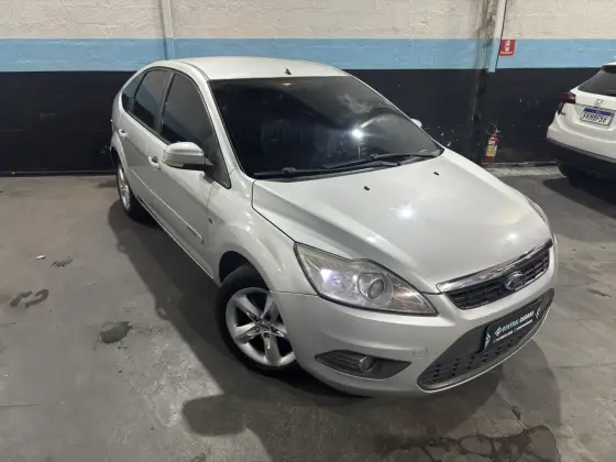 FORD FOCUS 1.6 GL 8V FLEX 4P MANUAL FORD FOCUS 1.6 GL 8V FLEX 4P MANUAL