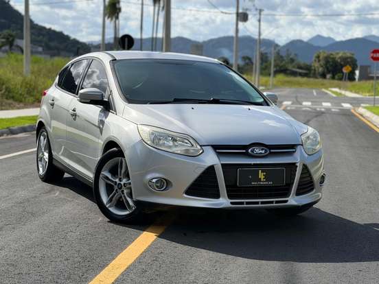 FORD-FOCUS-1.6 SE 16V FLEX 4P POWERSHIFT FORD-FOCUS-2014