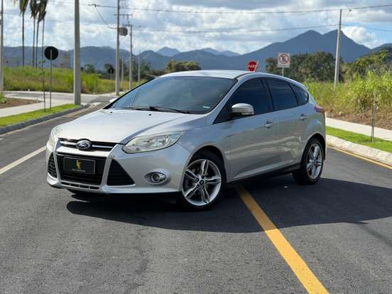 FORD-FOCUS-1.6 SE 16V FLEX 4P POWERSHIFT FORD-FOCUS-2014