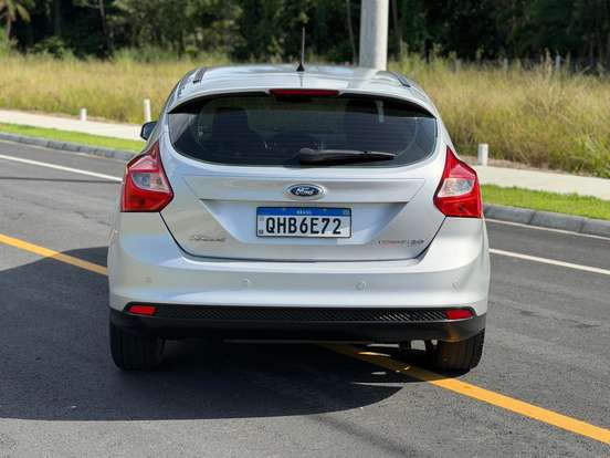 FORD-FOCUS-1.6 SE 16V FLEX 4P POWERSHIFT FORD-FOCUS-2014