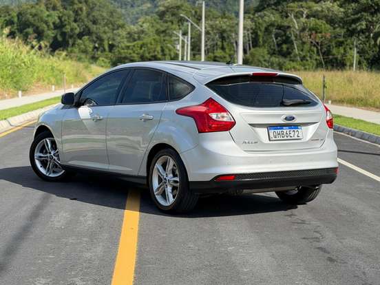 FORD-FOCUS-2014