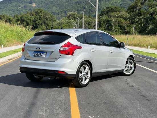 FORD-FOCUS-1.6 SE 16V FLEX 4P POWERSHIFT FORD-FOCUS-2014