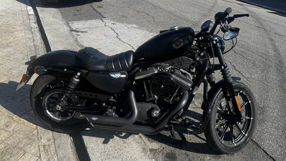 HARLEY-DAVIDSON SPORTSTER IRON 883 