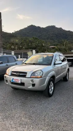HYUNDAI TUCSON 2.0 MPFI GLS 16V 143CV 2WD GASOLINA 4P AUTOMÁTICO HYUNDAI TUCSON 2.0 MPFI GLS 16V 143CV 2WD GASOLINA 4P AUTOMÁTICO