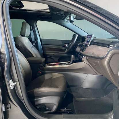 JEEP-COMMANDER-2025