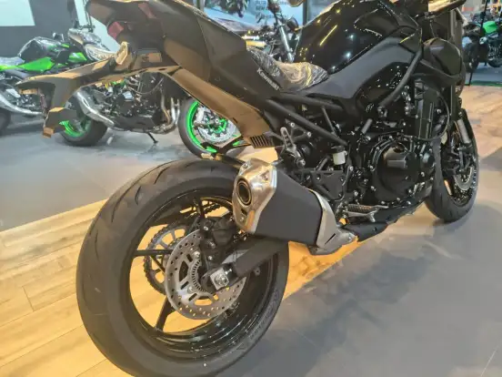 KAWASAKI-Z900-2026