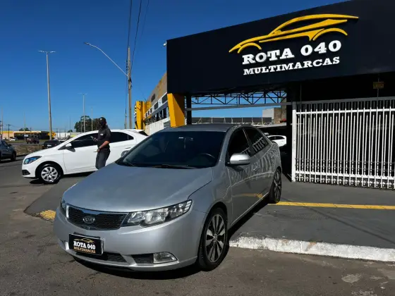 KIA CERATO 1.6 EX3 SEDAN 16V GASOLINA 4P AUTOMÁTICO KIA CERATO 1.6 EX3 SEDAN 16V GASOLINA 4P AUTOMÁTICO
