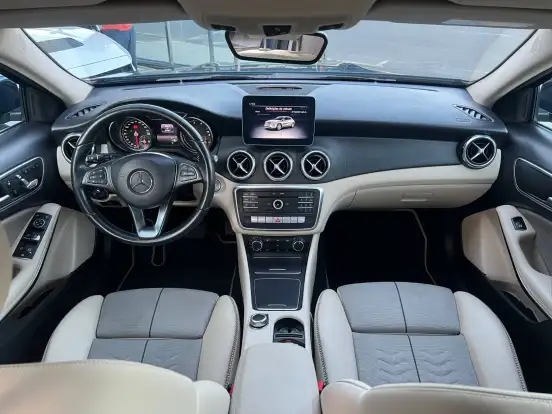 MERCEDES-BENZ-GLA 200-2019