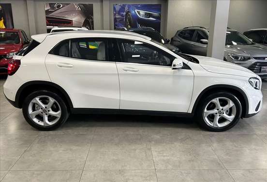 MERCEDES-BENZ-GLA 200-2018
