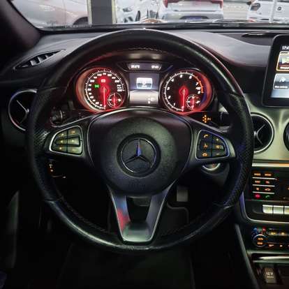 MERCEDES-BENZ-GLA 200-2019
