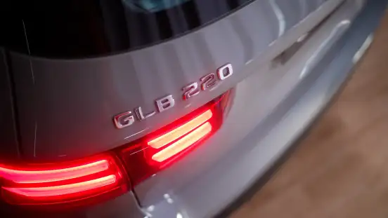 MERCEDES-BENZ-GLB 220-2026