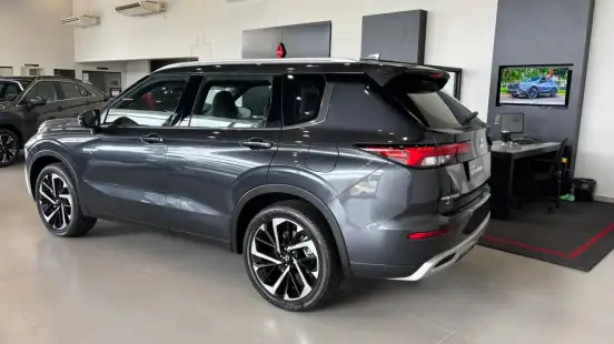 MITSUBISHI-OUTLANDER-2025
