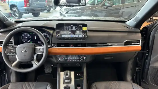 MITSUBISHI-OUTLANDER-2025