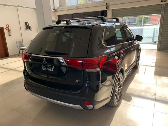 MITSUBISHI-OUTLANDER-2016