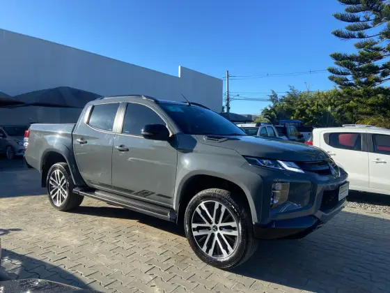 MITSUBISHI TRITON 2.4 BITURBO DIESEL CD HPE-S 4X4 AUTOMÁTICO MITSUBISHI TRITON 2.4 BITURBO DIESEL CD HPE-S 4X4 AUTOMÁTICO