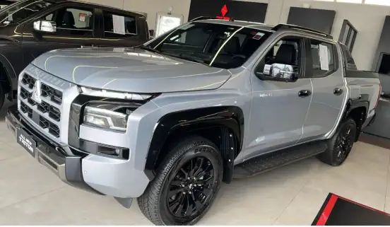 MITSUBISHI-TRITON-2025