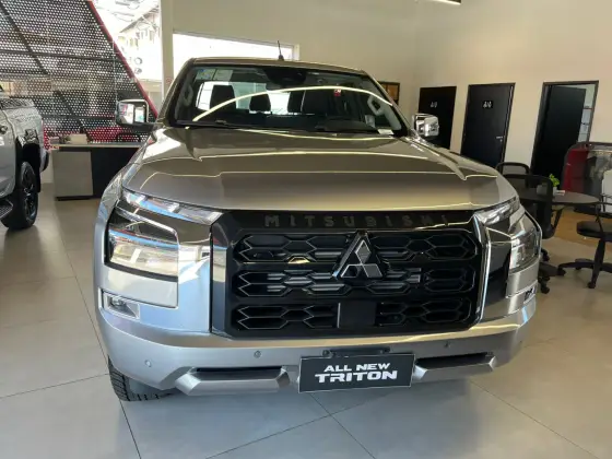 MITSUBISHI TRITON 2.4 BITURBO DIESEL CD HPE-S 4X4 AUTOMÁTICO MITSUBISHI TRITON 2.4 BITURBO DIESEL CD HPE-S 4X4 AUTOMÁTICO