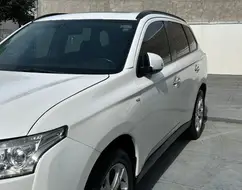 MITSUBISHI OUTLANDER 3.0 GT 4X4 V6 24V GASOLINA 4P AUTOMÁTICO MITSUBISHI OUTLANDER 3.0 GT 4X4 V6 24V GASOLINA 4P AUTOMÁTICO