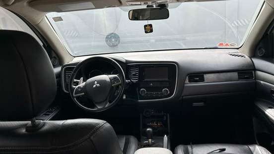 MITSUBISHI-OUTLANDER-2013