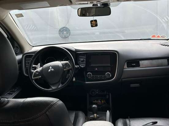 MITSUBISHI-OUTLANDER-3.0 GT 4X4 V6 24V GASOLINA 4P AUTOMÁTICO MITSUBISHI-OUTLANDER-2013