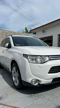 MITSUBISHI-OUTLANDER-3.0 GT 4X4 V6 24V GASOLINA 4P AUTOMÁTICO MITSUBISHI-OUTLANDER-2013