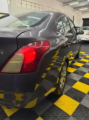 NISSAN-VERSA-2017